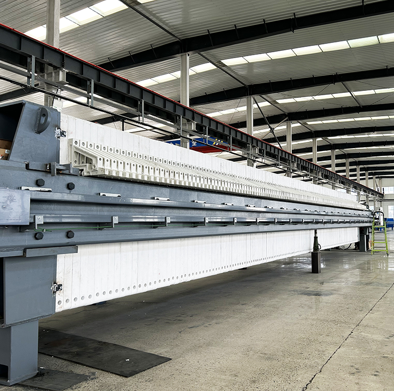 全自動(dòng)拉板廂式壓濾機(jī)